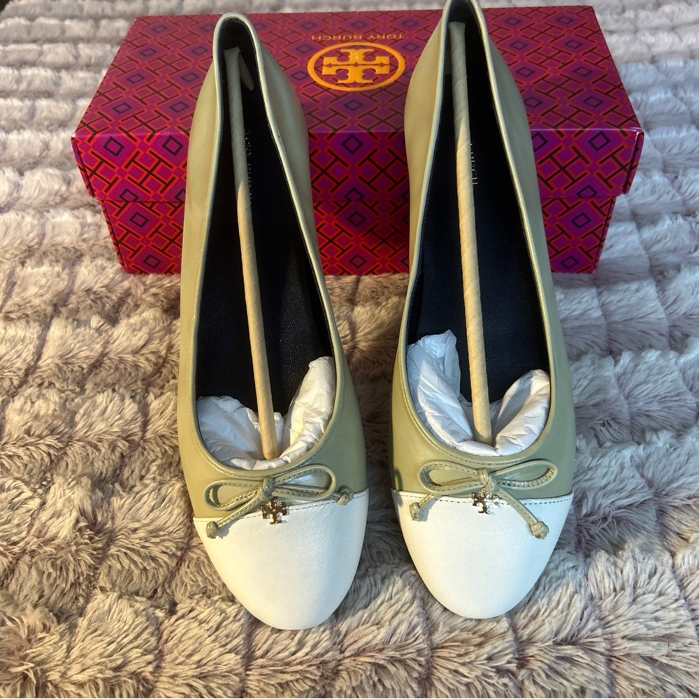 Tory Burch Cream and Tan Flats with Classic Design size 9.5